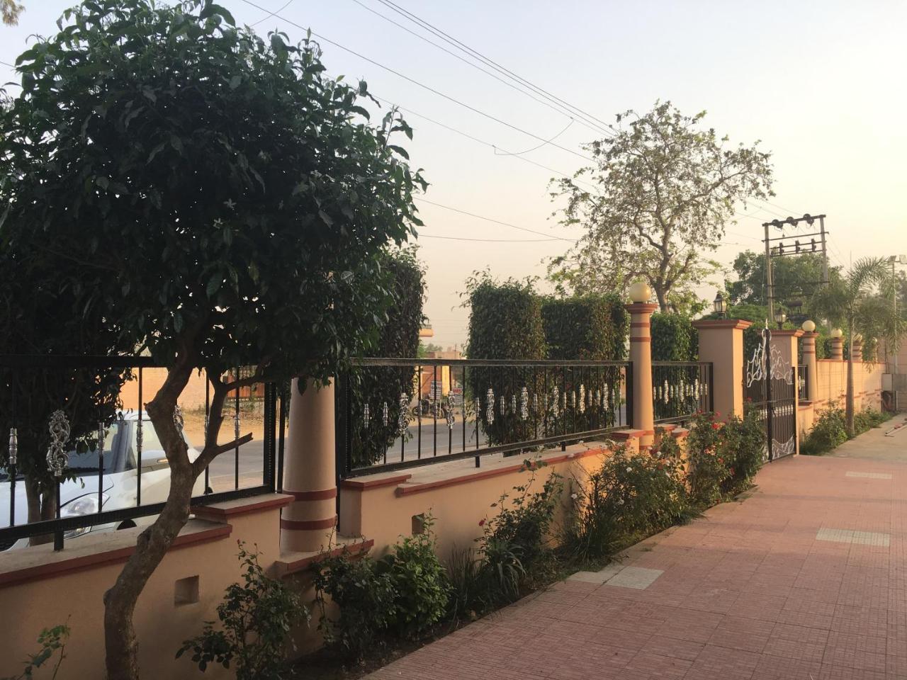 Shiv Hotel And Joe'S Bar & Restaurant Jandiala Esterno foto